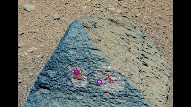 Robot Curiosity narazil na Marsu na kámen nezvyklého složení