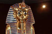 Tutanchamon zemřel na kolenou a posmrtně ho uvařili