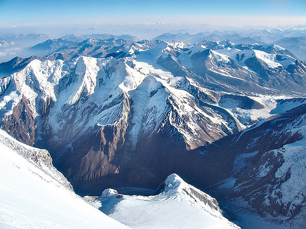 Cesta k vrcholu sedmé nejvyšší hory světa Dhaulagiri. Zážitky člena expedice horolezce Radka Jaroše.