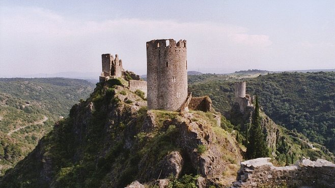 Vícehrad - jedna pevnost pro deset šlechtických rodin 