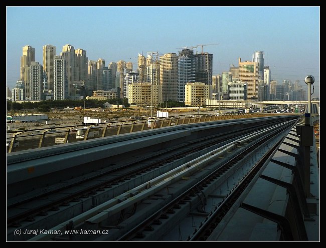 V Dubaji je nejdelší automaticky řízené metro, které nevyžaduje přítomnost řidiče v kabině.