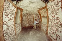 Archeologové v Guatemale (1984) a Richard Adams z NG zkoumají předkolumbovské mayské památky v Rio Azul. 