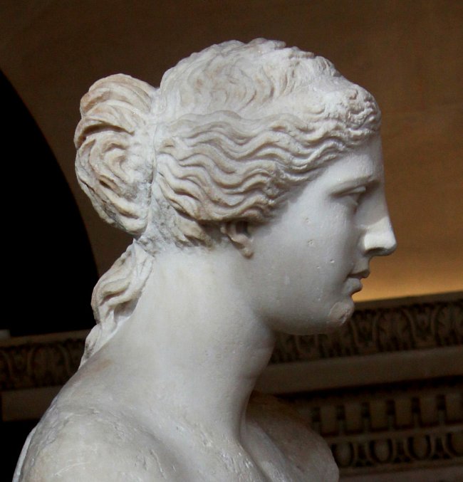 Venuše Mélská - mramorová socha ženy pocházející z období mezi lety 130 až 100 př. n. l. Byla objevena v roce 1820 na ostrově Mélu a dnes je v galerii v Louvru v Paříži.