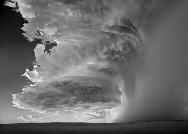Americká meteorologická služba každoročně oznamuje statistiky úmrtí vinou bouřek. Podle údajů pojišťoven způsobily v roce 2011 bouřky v USA škody za přibližně 26 miliard dolarů (Jižní Dakota)