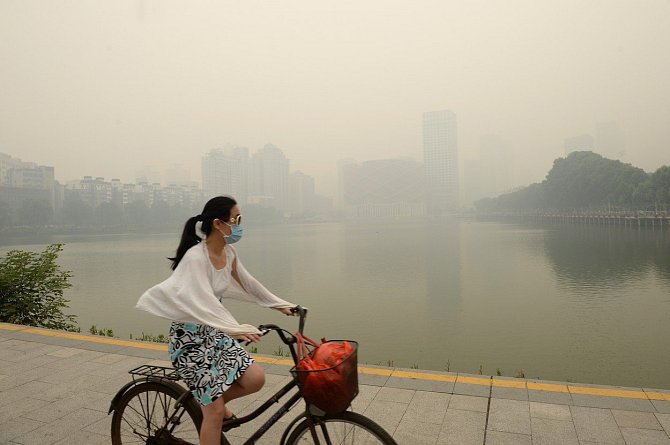 Jasné varování: Znečištění ovzduší zabíjí v Číně asi čtyři tisíce lidí denně.