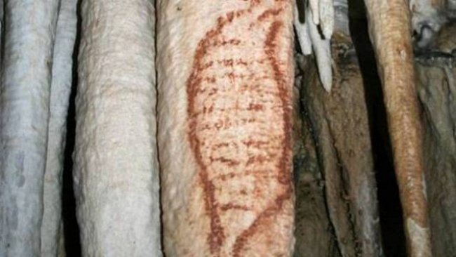 Malovali neandrtálci šroubovici DNA? Co je na nejstarší jeskynní malbě?