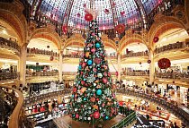 Vánoční atmosféra v pařížské Galerii Lafayette.