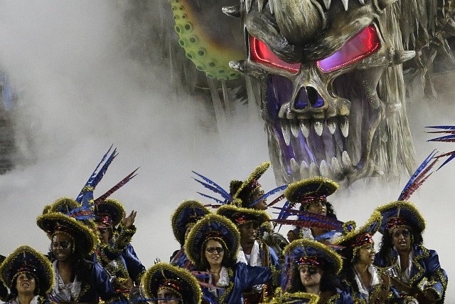 Karneval není jen o tanci a hudbě, dozvědět se můžete mnoho o brazilské historii a kultuře.
