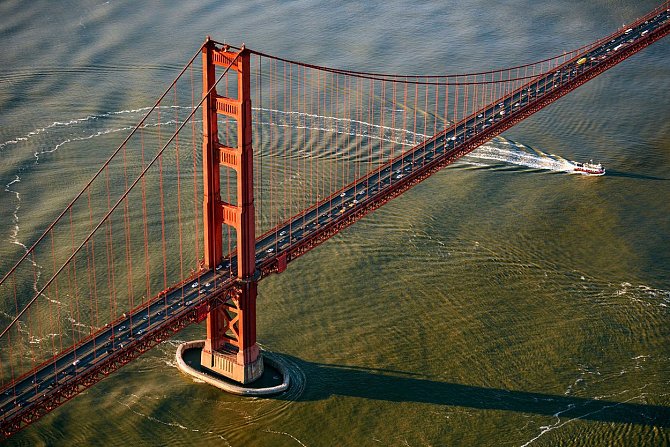 Mezi impozantními mosty rozhodně nemůže chybět slavný Golden Gate ze San Francisca.