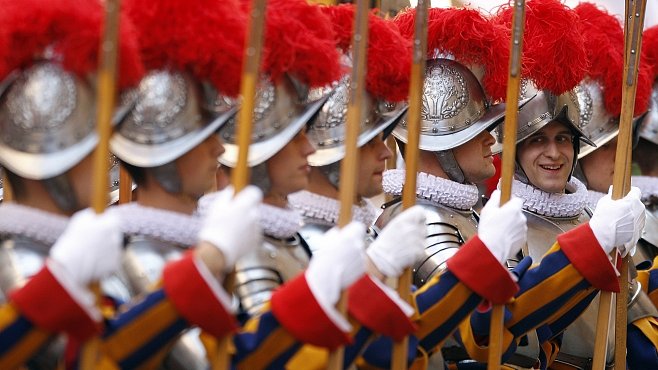 Švýcarská garda: nejvěrnější žoldáci v dějinách brání papeže už půl tisíciletí