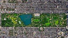 New York, USA – veřejný městský park Central Park obdélníkového tvaru má rozlohu téměř 3,5 kilometru.
