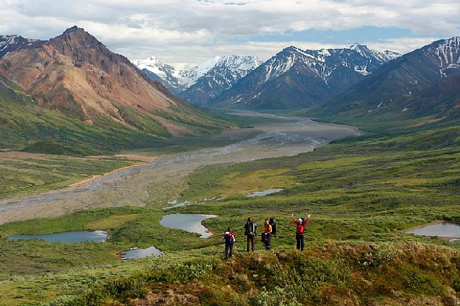 Národní park Denali na Aljašce je obrovským územím severské divočiny, která je nejen přísně chráněna, ale zároveň je také z velké části otevřena návštěvníkům.
