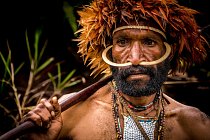 Domorodý kmen Dani, který se skrývá vysoko v horách na ostrově Nová Guinea, objevil náhodou v roce 1938 americký filantrop Richard Archbold.
