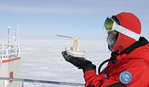 Teploty se na polární stanici jen těžko vyšplhají přes -25 °C.