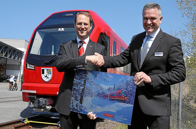 Ředitel Rhétských drah Renato Fasciati a Thomas Ahlburg, CEO švýcarské firmy Stadler, která vyrábí vlaky.