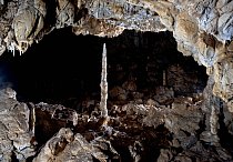 Průhled Kateřinskou jeskyní