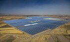 Nejmodernější solární elektrárna světa je velká jako 70 fotbalových hřišť