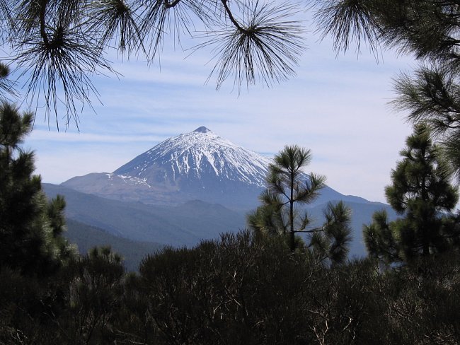 Nejvyšší vrchol Španělska je sopka Pico de Teida, která se na ostrově Tenerife vypíná do výšky 3 718 m n. m.