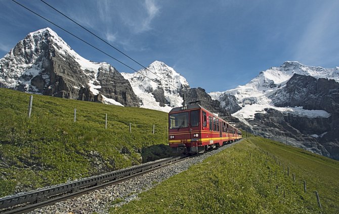 Zubačka z Kleine Scheidegg na Jungfraujoch