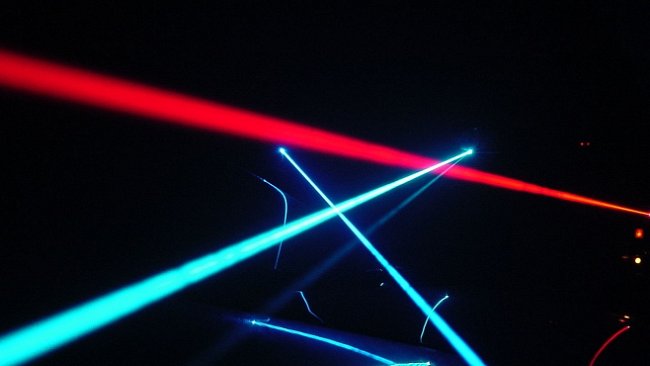 Laser přitahující mikroskopické objekty existuje nejen ve Star Treku. Objevili jej vědci z Brna