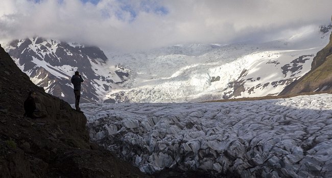 Vatnajökull – zářivě bílý ledovec se rozkládá u pobřeží jihovýchodního Islandu mezi Východními fjordy a Víkem. Největší evropský ledovec je dokonce vidět i z družicových snímků.