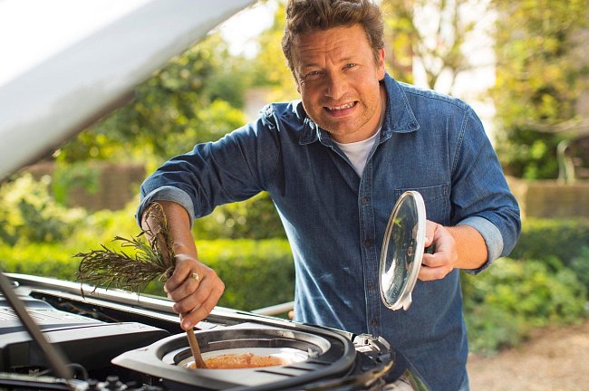 Televizní kuchař Jamie Oliver vyřešil zahnání únavy po svém...