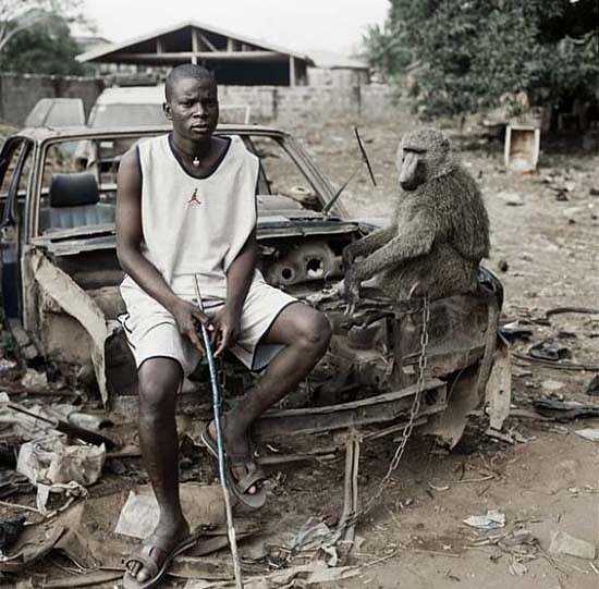 Umoru Murtala a opice School Boy, Asaba, Nigérie 2007.