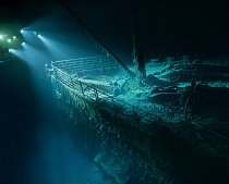Přízračná příď Titaniku leží zhruba 4 000 metrů pod hladinou. Čelní střet s ledovou krou by loď možná přestála, boční náraz na pravoboku však prorazil příliš mnoho z jejích vodotěsných komor.