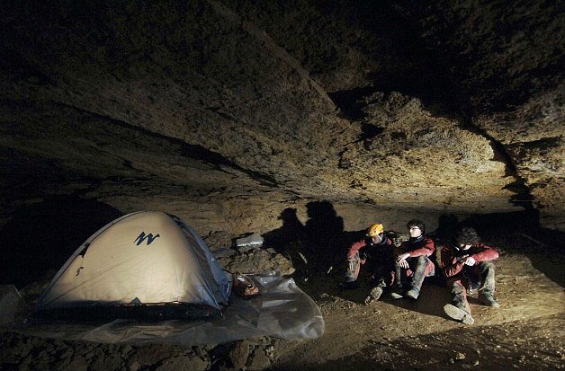 Jedině jeskyně je pro nemocné vysvobozením, místem, kde se mohou volně pohybovat.