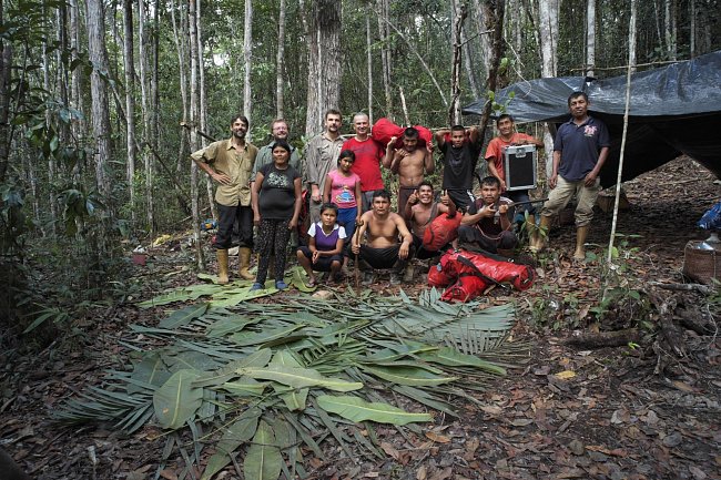 Celý expediční tým s pemonskými pomocníky v roce 2015 po sestupu ze stolovky.