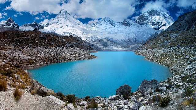 Pozoruhodná panoramata z Bolívie, Kyrgyzstánu nebo Nepálu