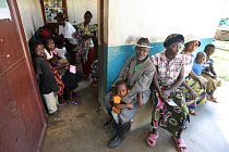 Nyamibungu je jedno z nejlepších zdravotních center v oblasti Kitutu na východě DR Kongo. Kromě relativně kvalitnější lékařské péče nabízí například i zubařské služby a vyrábí se tu protézy pro lidi s