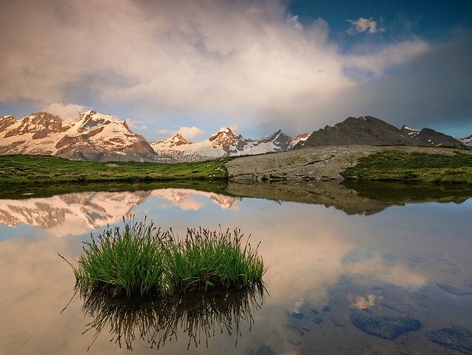 Poklidné jezírko vysoko v Grajských Alpách zrcadlí sněhem pokryté vrcholky parku Gran Paradiso – nejstarší italské chráněné oblasti, která je mnohem proslulejší kulturou než ochranou přírody.
