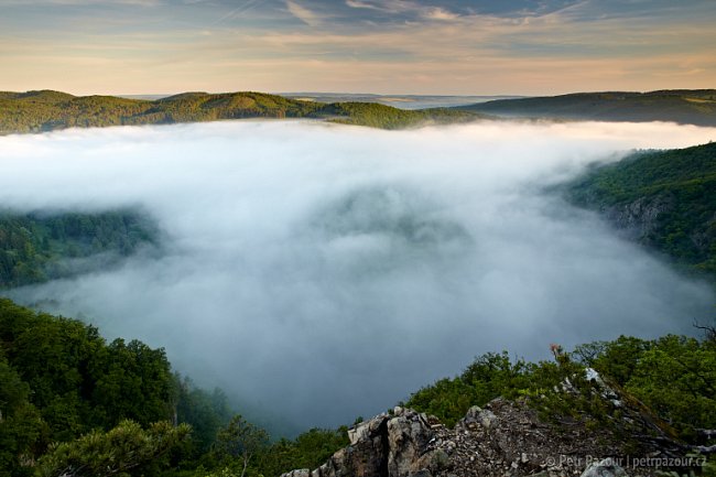 Toto jsou ty chvíle, které mám na krajinářské fotografii rád. Je to štěstí okamžiku, který příroda připravila pro případné otevřené pozorovatele. Jedinou vstupenkou do tohoto divadla je trocha vlastní