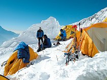 Cesta k vrcholu sedmé nejvyšší hory světa Dhaulagiri. Zážitky člena expedice horolezce Radka Jaroše.