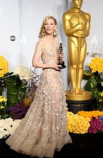 Cate Blanchett získala Oscara za ztvárnění hlavní role ve filmu Jasmíniny slzy