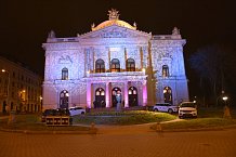 Mahenovo divadlo v Brně se na jedinou noc proměnilo v plesový sál plný elegance.