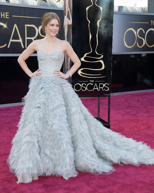 Předávání Oscarů 2013: Amy Adams na červeném koberci