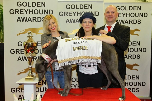 Jiřina Anna Jandová a Marta Jandová s jedním z psích vítězů