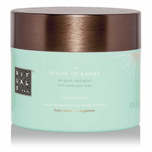 Zpevňující a zvláčňující krém The Ritual of Karma Shimmer Body Cream, Rituals, 200ml, cena 490 Kč.