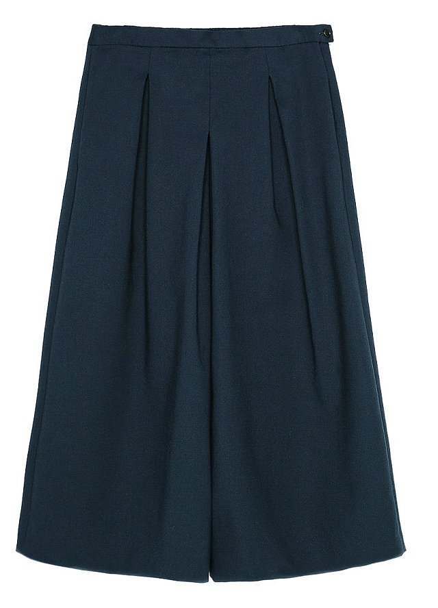 Kalhotová sukně, Zara, 999 Kč.