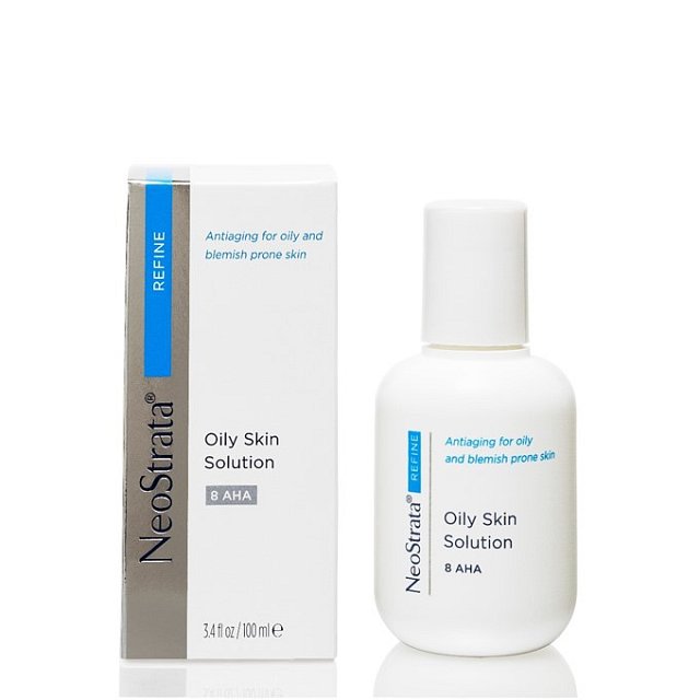 NeoStrata Oily Skin Solution, ošetřující roztok k vyčištění ucpaných pórů, odstranění nadbytečného mazu a k celkové redukci tvorby mazotoku s kyselinou glykolovou, www.neostrata.cz, 30 ml za 1100 Kč.