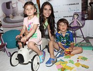 Eva Decastelo spojila příjemné s užitečným - děti se pobavily a ona natočila reportáž