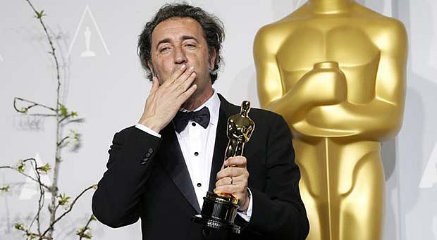 Oscara za neanglicky mluvený film si odnesl Paolo Sorrentino z Itálie za snímek Velká nádhera