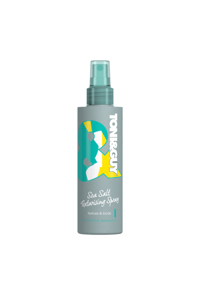 TONI&GUY Casual Sea Salt Texturising Spray - Stylingový sprej s mořskou solí, díky kterému dosáhnete rozcuchaného vzhledu, cena 279 Kč.