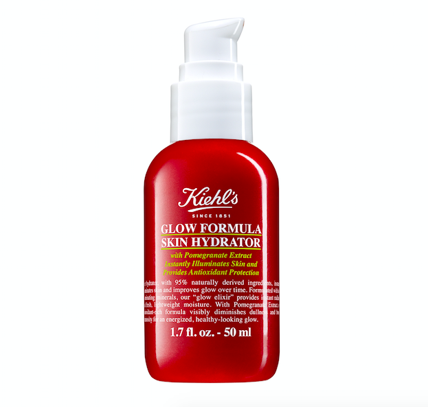 Hydratační formule Kiehl’s Glow Formula Skin Hydrator poskytuje pleti 24hodinovou hydrataci. Můžete ho aplikovat i na již nalíčenou pleť na vybrané partie obličeje, čímž bude vaše pleť působit ještě svěžeji, cena 920 Kč.