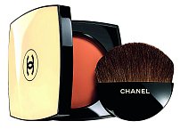 Rozjasňující pudr Les Beiges SPF 15, Chanel, 12 g 1289 Kč.