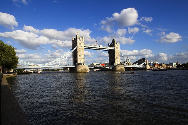 Jeden ze symbolů Londýna – Tower Bridge