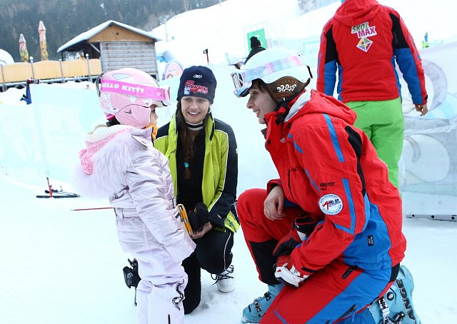 Petra Faltýnová s dcerou Adriankou v lyžařské školičce