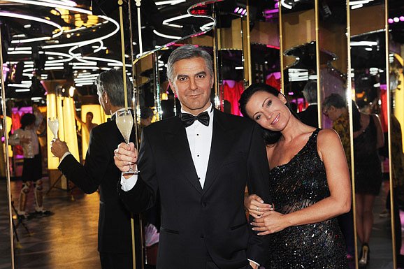 George Clooney v blízkosti krásné moderátorky nehnul brvou...